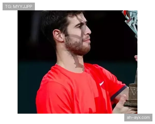 皮克退役后持续引领足坛新风潮，成新生代球员精神标杆