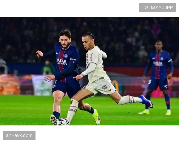强强对话中巴黎圣日耳曼越踢越被动，真问题藏不住了？