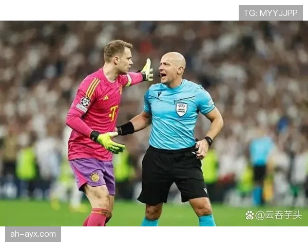 门将二次触球规则到底算犯规还是允许？深度解析最新判罚标准