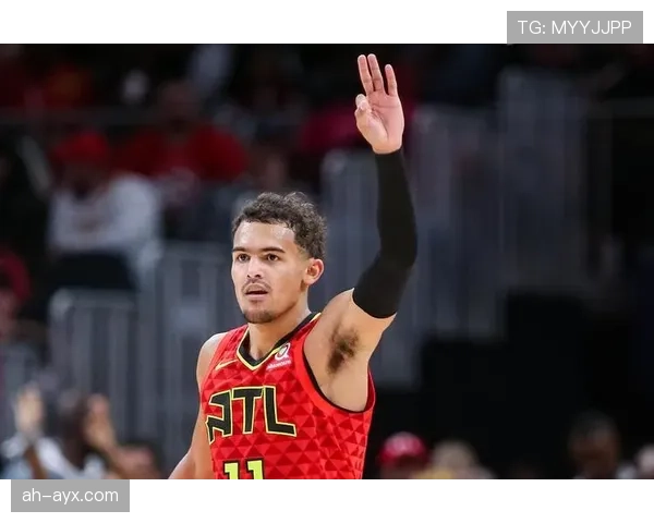 特雷·杨赛场像邻家大男孩，下班钱包像老板